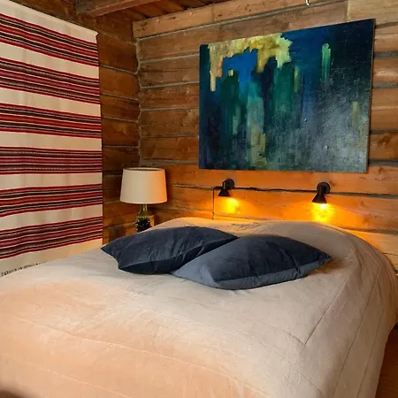 Saariselaellae, Sielukas Hirsimoekki - Unique *