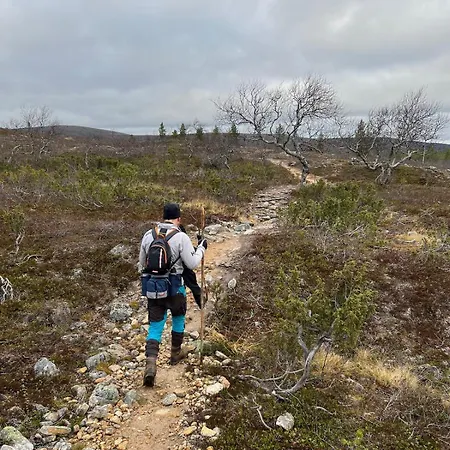 Saariselaellae, Sielukas Hirsimoekki - Unique